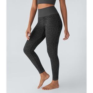Halara Seamless Flow High Waisted Butt Lifting Snakeskin Print Yoga 7/8 Leggings
